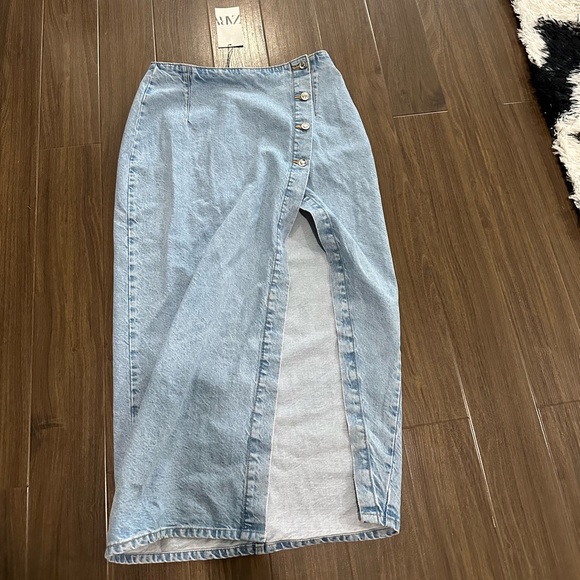 Zara side buttons denim skirt - Picture 3 of 8